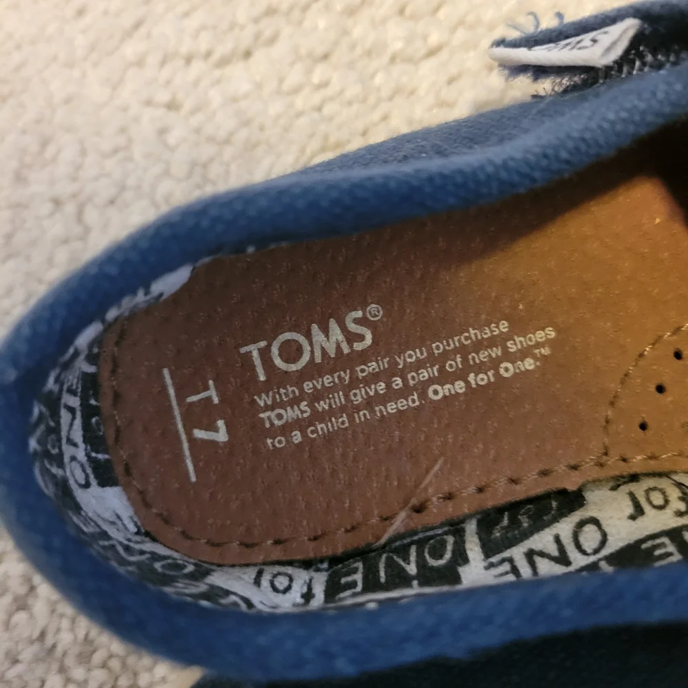 TOMS Toddler Size 7 Blue Moccasins